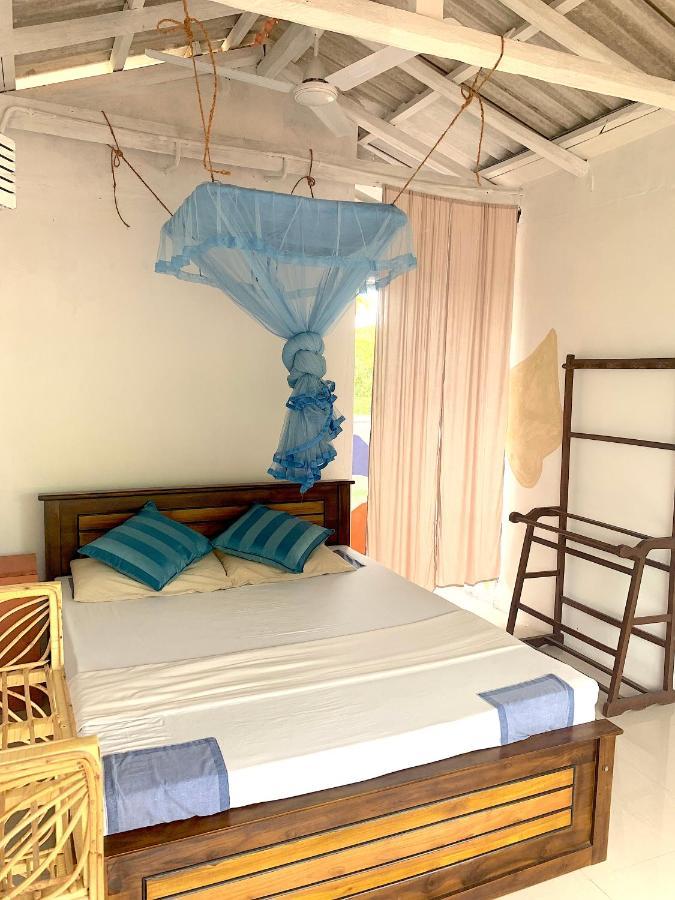 Salty Fish Mirissa Hotel ภายนอก รูปภาพ